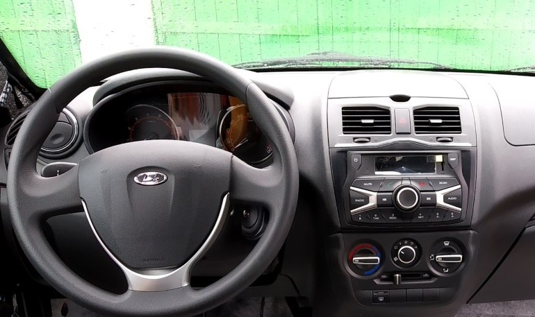 Установка центральной консоли Luxe от Lada Kalina на Lada Granta